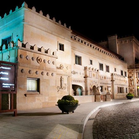 Pazo Los Escudos Hotel Spa & Resort Vigo Bagian luar foto The Palace of the Dukes of Alba, the seat of the government of the Community of Madrid.