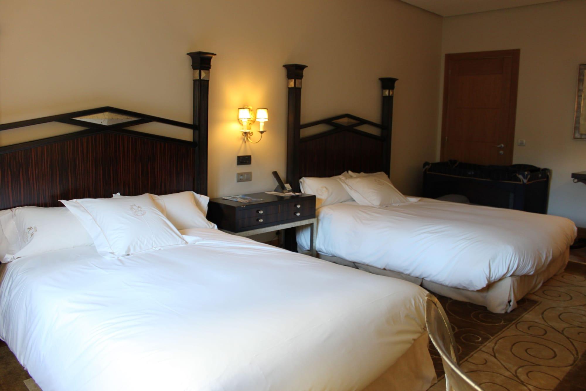 Pazo Los Escudos Hotel Spa & Resort Vigo Bagian luar foto A room at the hotel