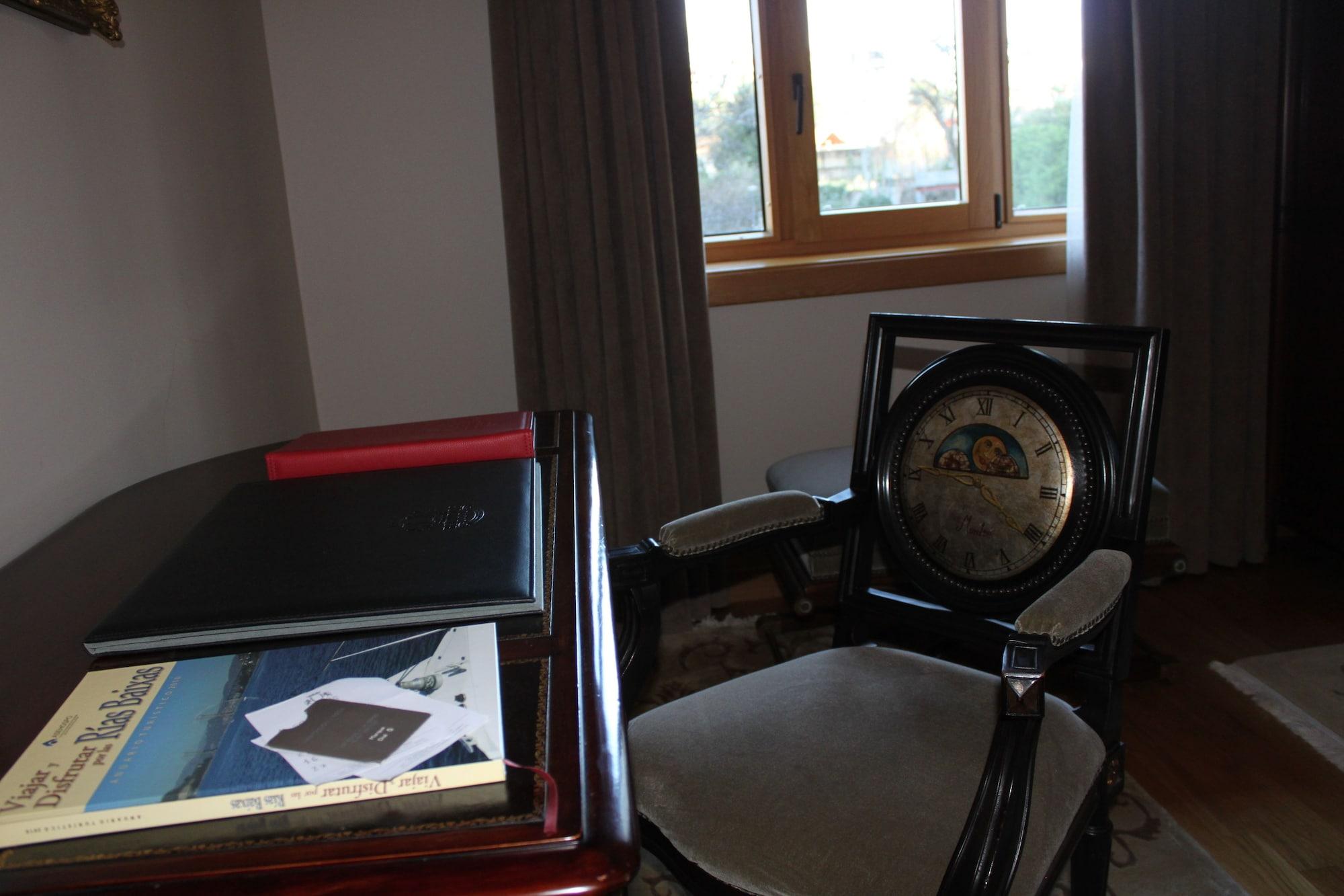 Pazo Los Escudos Hotel Spa & Resort Vigo Bagian luar foto The room of the 19th century