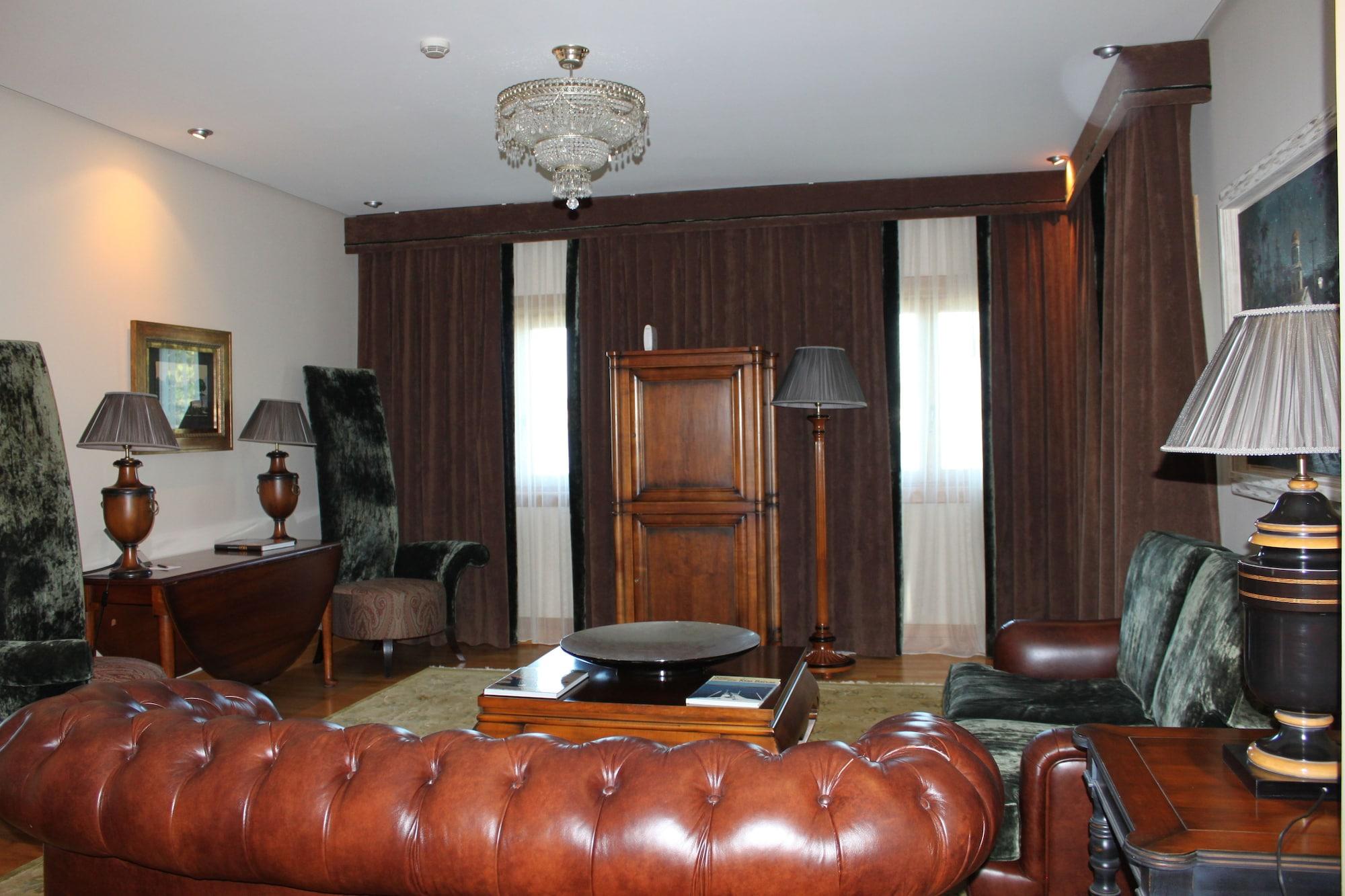 Pazo Los Escudos Hotel Spa & Resort Vigo Bagian luar foto Interior of the residence