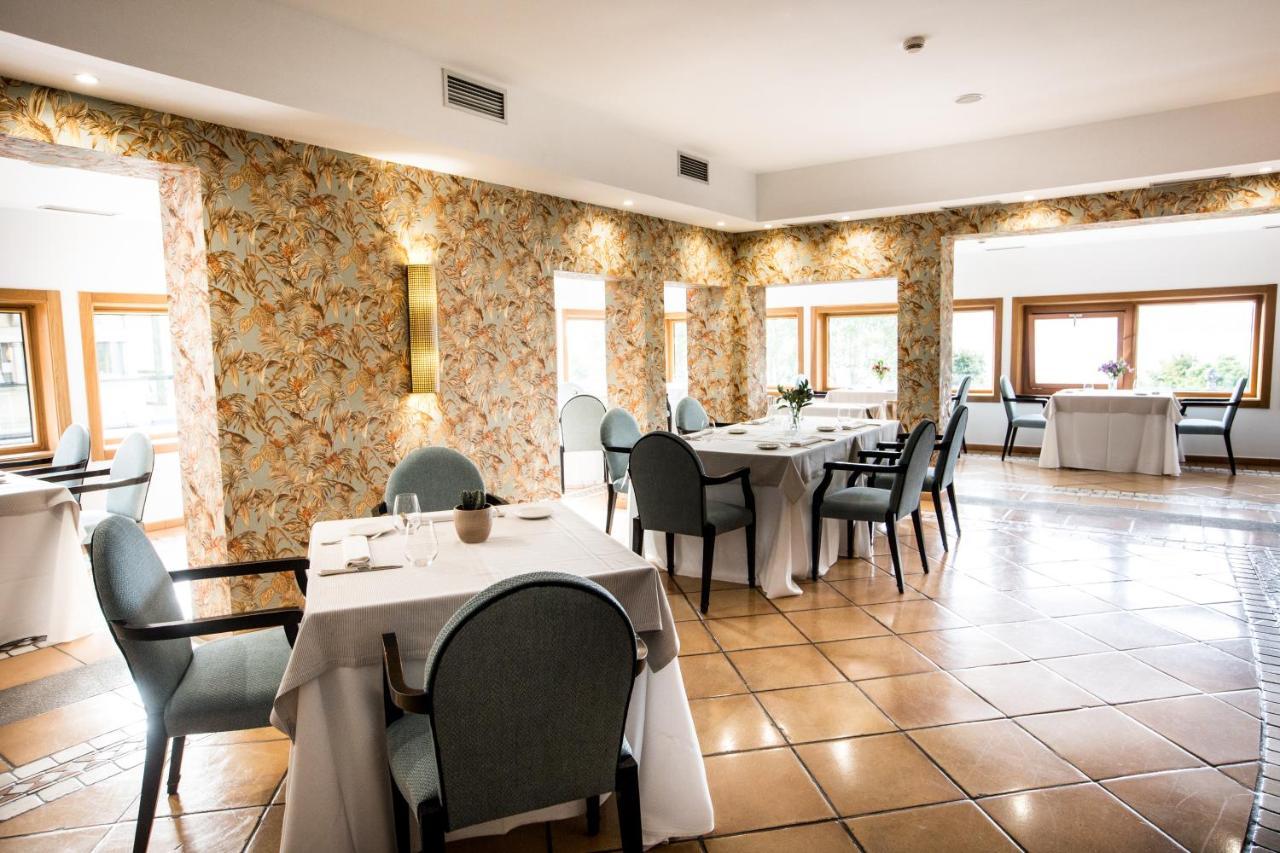 Pazo Los Escudos Hotel Spa & Resort Vigo Bagian luar foto Restaurant