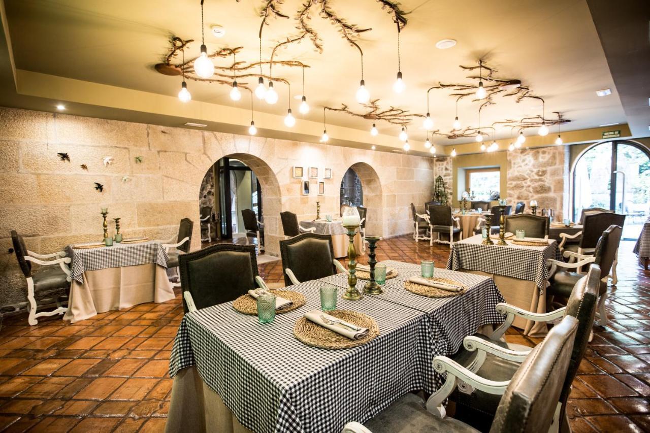 Pazo Los Escudos Hotel Spa & Resort Vigo Bagian luar foto Restaurant in the hotel