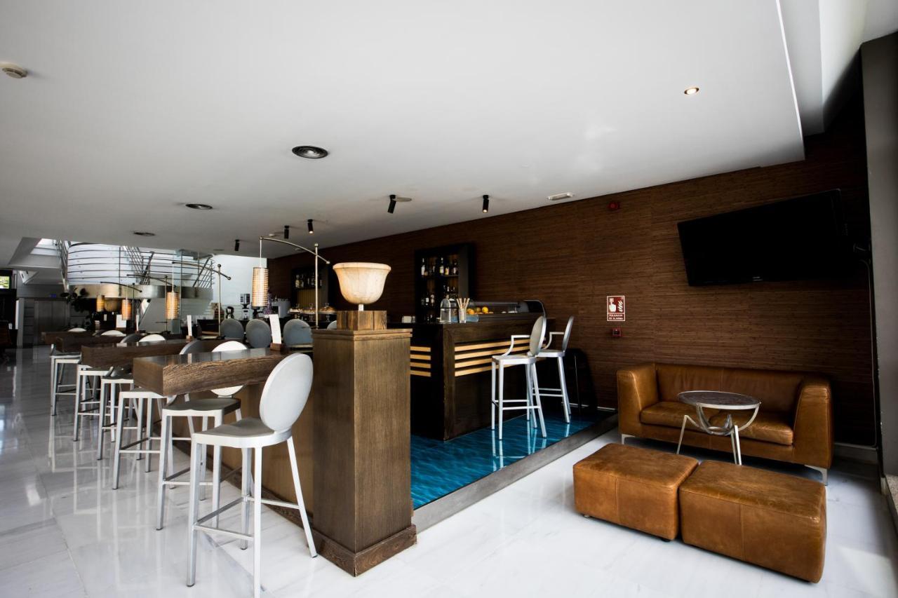 Pazo Los Escudos Hotel Spa & Resort Vigo Bagian luar foto The lounge at the airport.