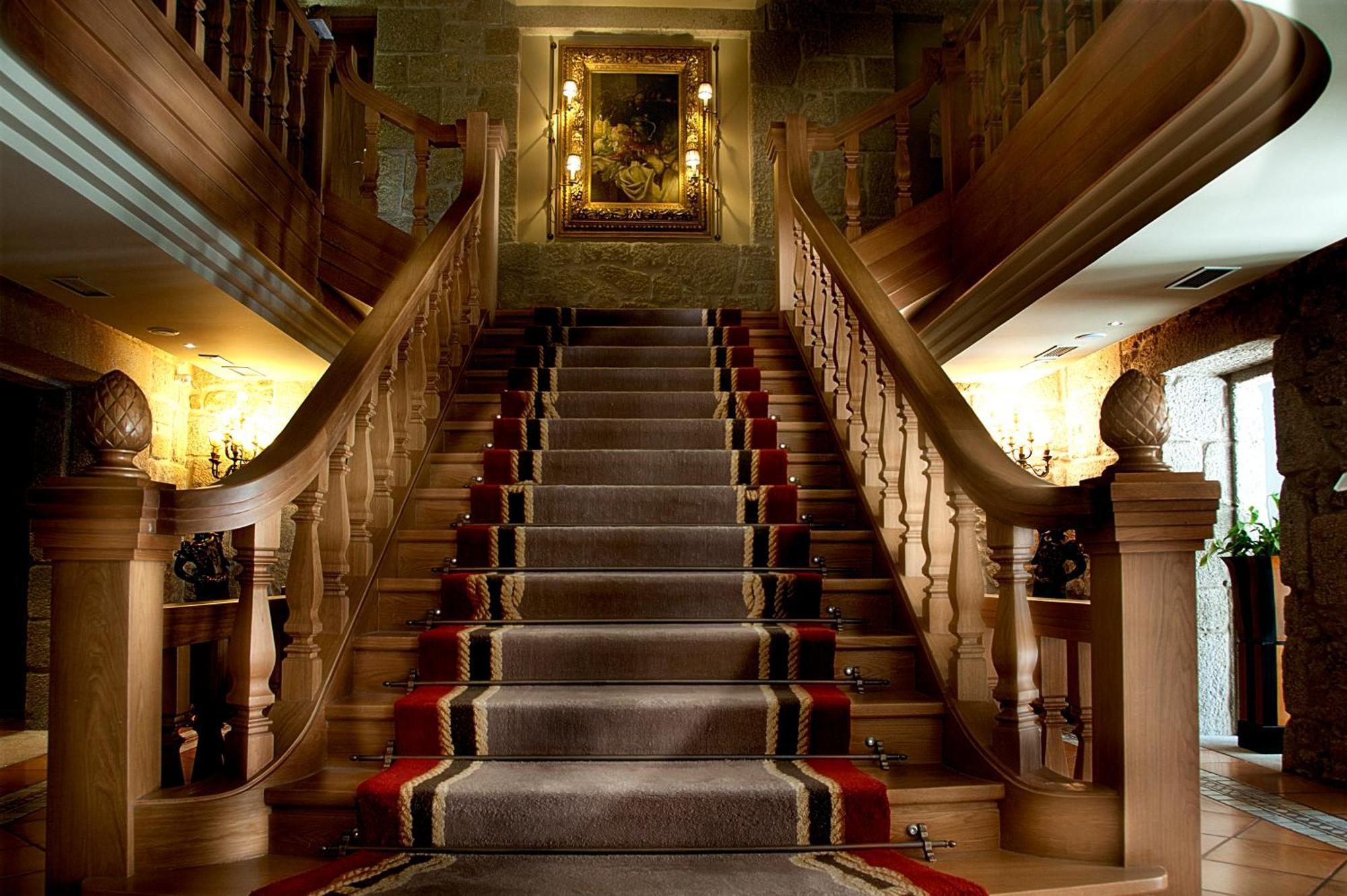 Pazo Los Escudos Hotel Spa & Resort Vigo Bagian luar foto The staircase